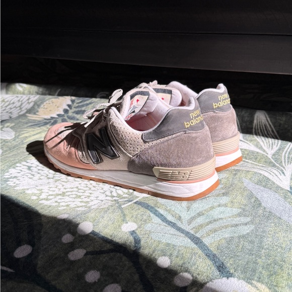 New Balance 670 Tan and Salmon Sneakers - Picture 3 of 5